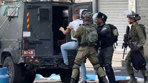 إسرائيل تعتقل 64 فلسطينيا من الضفة الغربية