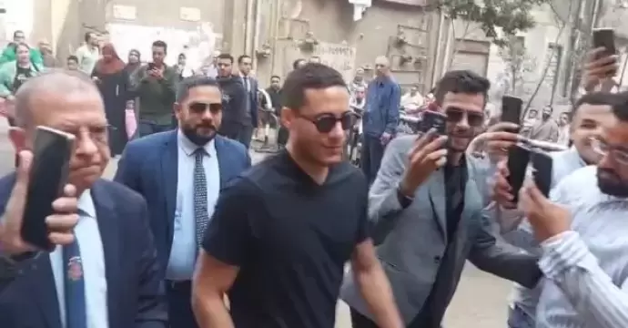 وصول رمضان صبحى لاعب بيراميدز لمحكمة شبرا الخيمة لمحاكمته فى قضية التزوير