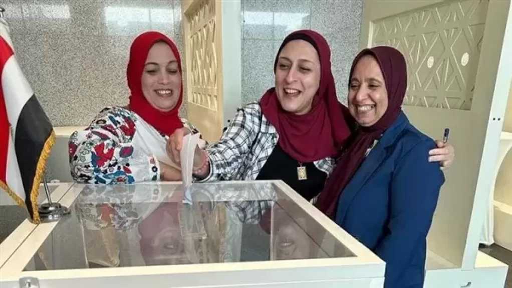 المصريون في الخارج يشاركون بروح جديدة وإقبال غير مسبوق