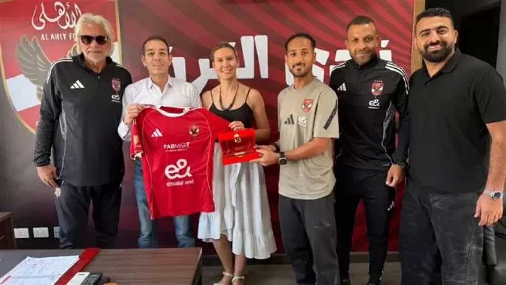 وليد سليمان يستقبل مدير معهد برشلونة فى الأهلي