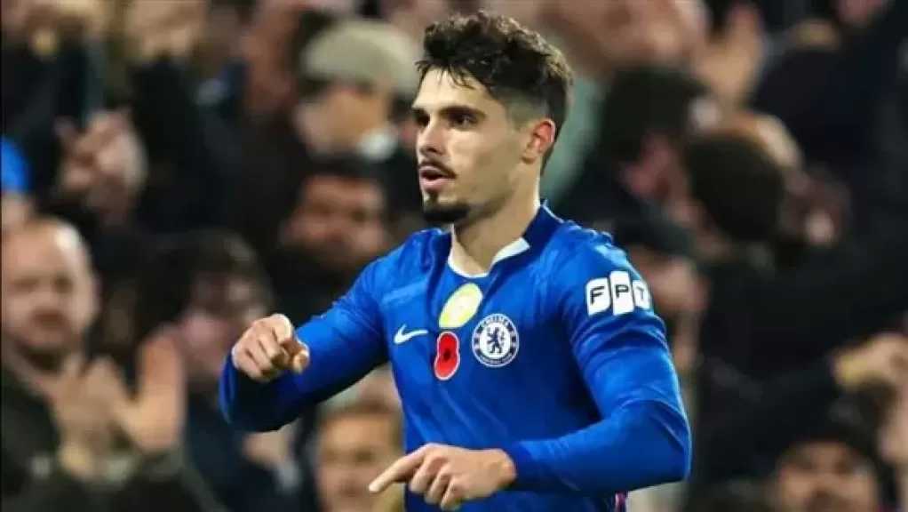 تشيلسي يفوز على بيرنلي وينفرد بوصافة الدوري الإنجليزي