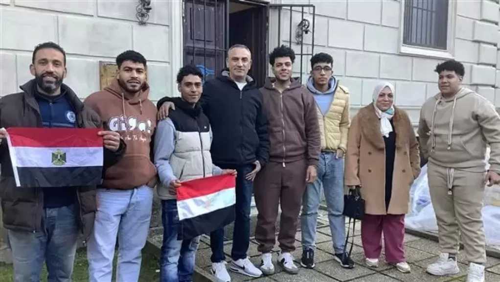 إقبال لافت للجالية والأسر المصرية في روما على القنصلية خلال اليوم الثاني لتصويت المصريين بالخارج