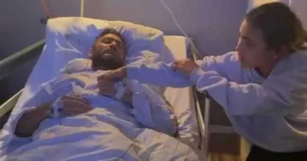 تامر حسنى يصل مصر ويؤكد: هكمل فترة علاجى فى بلدى