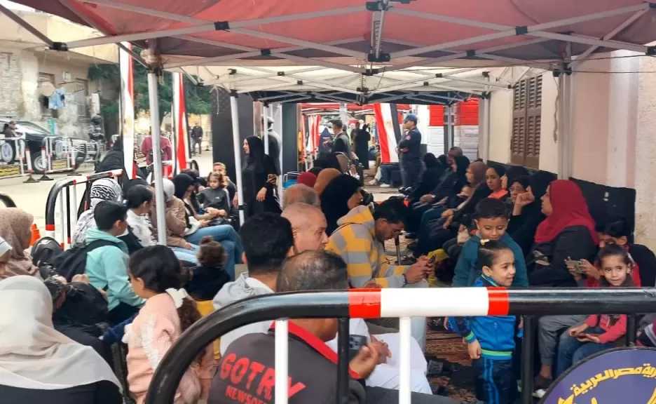 فتح لجان الاقتراع بدمياط.. وحضور لافت للسيدات وكبار السن داخل اللجان مع بداية التصويت