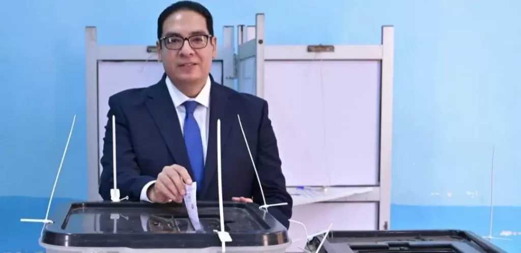 رئيس جامعة القاهرة يدلي بصوته في انتخابات مجلس النواب ويؤكد: المشاركة واجب وطني