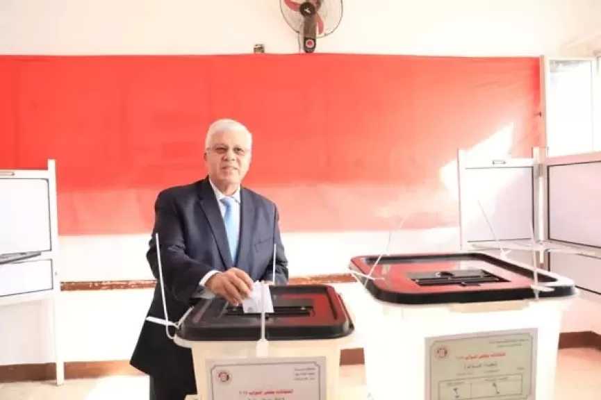 وزير التعليم العالي يُدلي بصوته في انتخابات النواب: المشاركة حق دستوري وواجب وطني