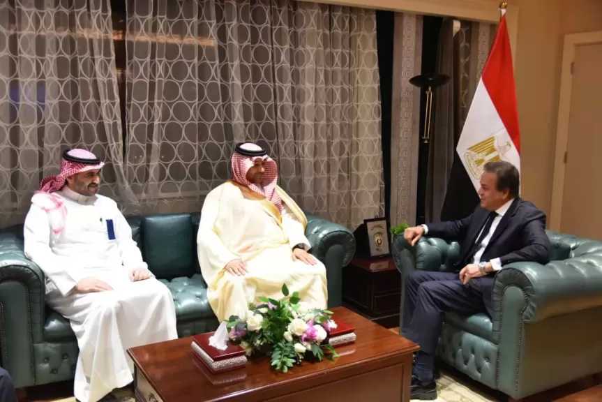 وزير الصحة يبحث مع مساعد الأمين العام لهيئة التخصصات الصحية السعودية تعزيز التعاون في التعليم الطبي المهني