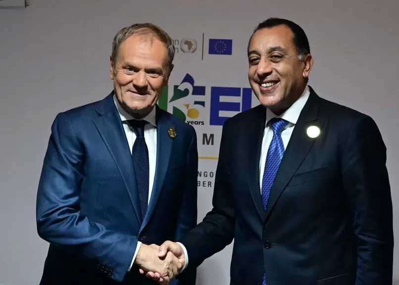 رئيس الوزراء يلتقي نظيره البولندي على هامش القمة السابعة للاتحاد الأفريقي والاتحاد الأوروبي