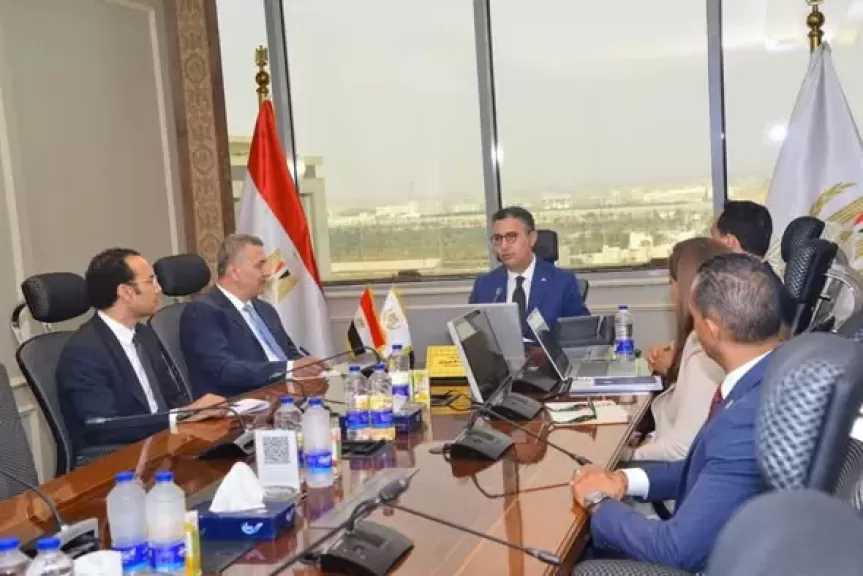 وزير التموين يعقد اجتماعًا مع رئيس تنمية التجارة الداخلية لمتابعة الملفات واستعراض خطط التطوير