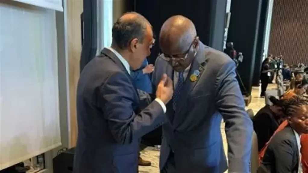 وزير الخارجية يلتقي مع نظيره الموريتاني على هامش القمة الأفريقية – الأوروبية في أنجولا