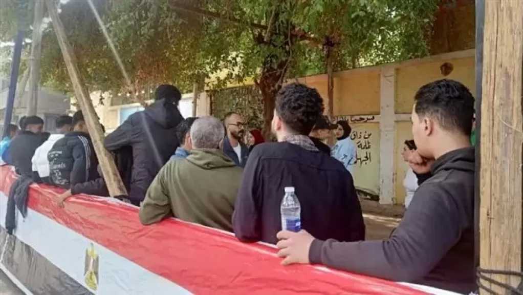 استمرار توافد الناخبين على لجان المنيل قبل نهاية اليوم الأول لانتخابات النواب