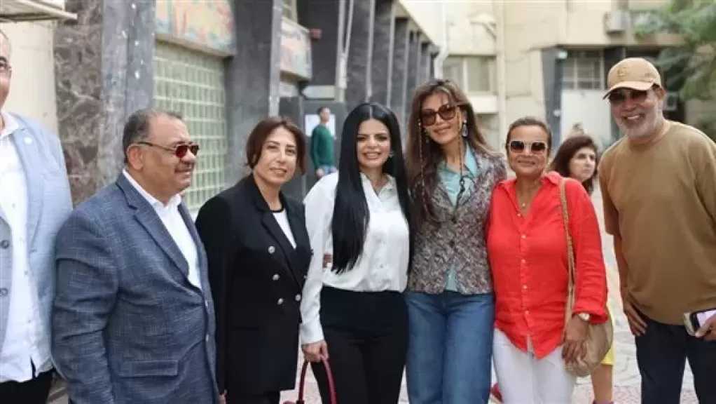 ريهام حجاج تدلي بصوتها في انتخابات البرلمان بالزمالك.. صور