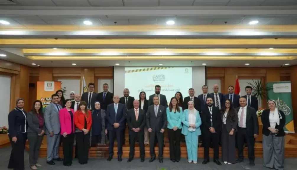 محمد الأتربي يكرم الفائزين من العاملين بالبنك الأهلي المصري في فعاليات التوعية بالأمن السيبراني