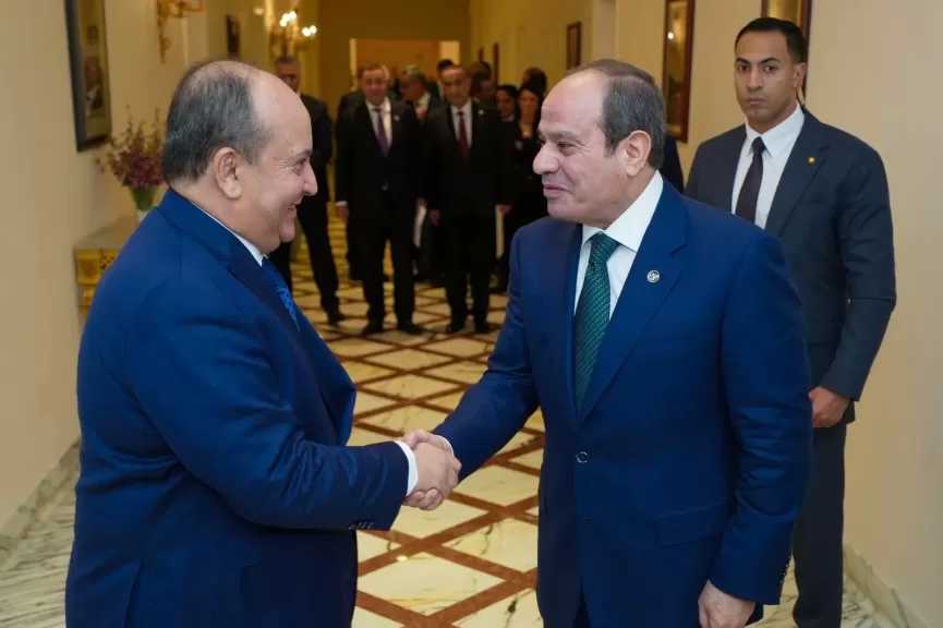 الرئيس السيسي يستقبل الوزير الأول لجمهورية الجزائر بحضور رئيس الوزراء