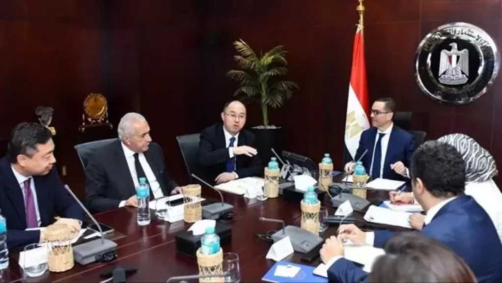 وزير الاستثمار يبحث مع وفد ”بروميتيون ” للإطارات مشروعاتها في مصر