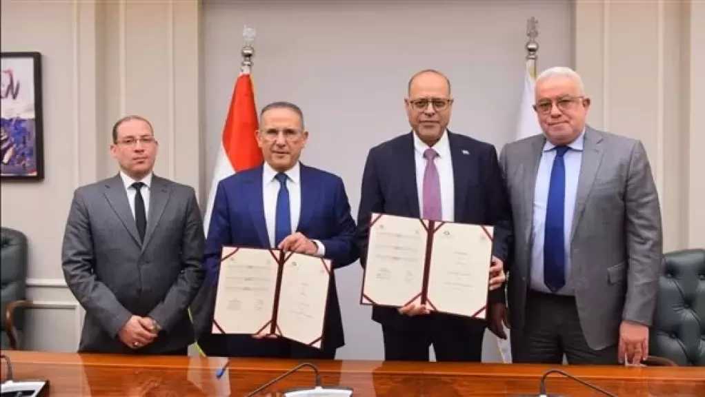 وزارة العمل والاتحاد المصري للغرف السياحية يوقعان بروتوكول تعاون