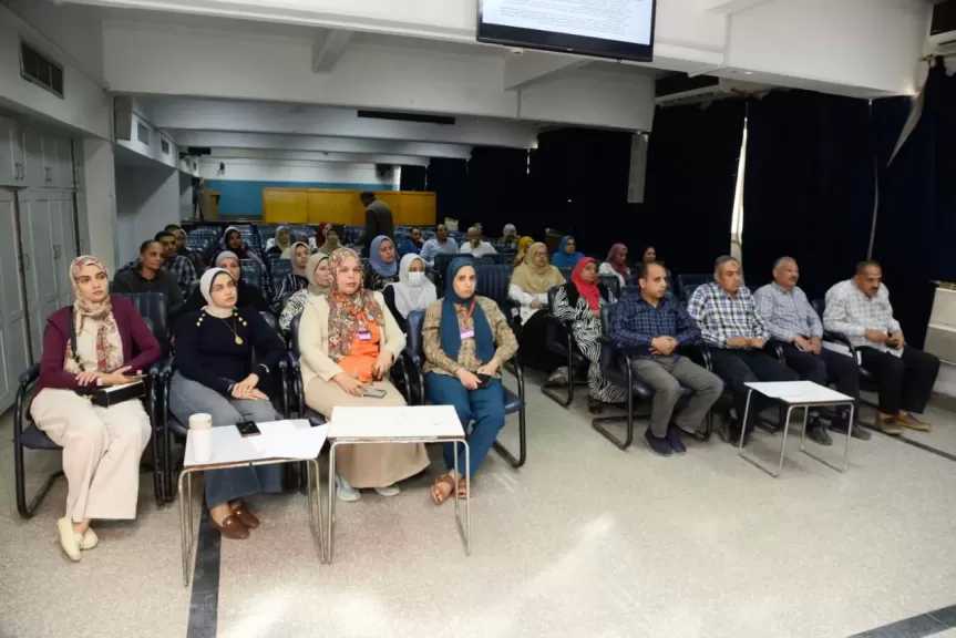مستشفيات جامعة أسيوط تنظم دورة حول معايير إدارة الموارد البشرية للجهاز الإداري