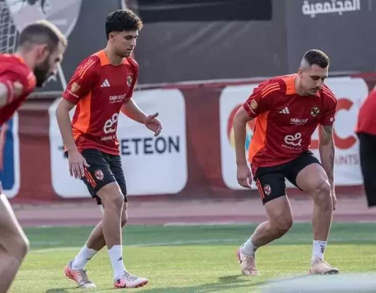 تدريبات تأهيلية وبدنية للاعبي الأهلي الغائبين عن رحلة المغرب