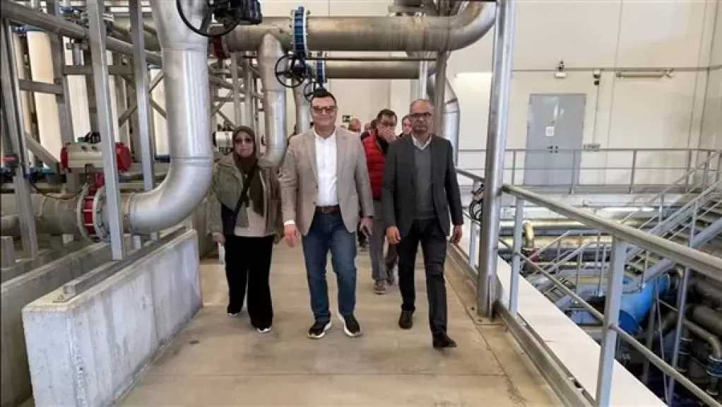 وزير الإسكان يواصل زيارته للمشروعات الرائدة لشركة ”أكسيونا ” الإسبانية