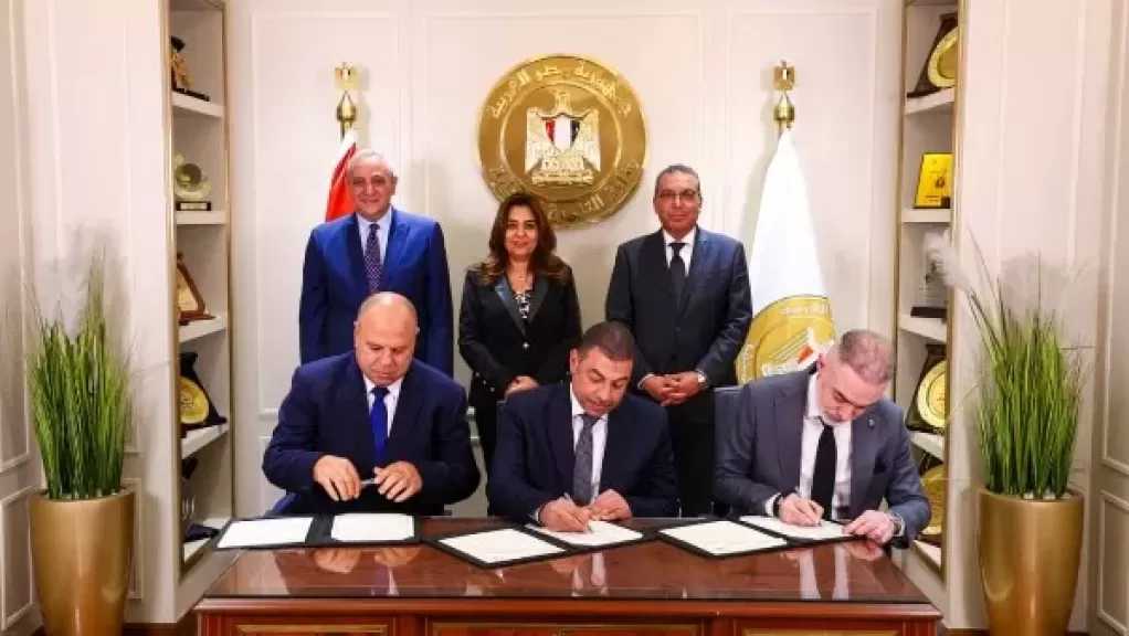 النقل توقع بروتوكول طرح حق انتفاع وإدارة مرفق النقل الداخلي بالغربية