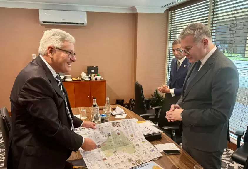 وزير البترول يبحث مع مجلس المعادن الأسترالي التعاون في جهود التطوير واستكشاف النادر منها