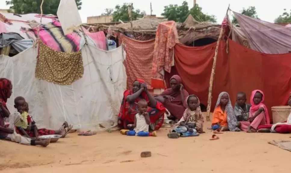 مسئولون: مئات الأطفال السودانيين وصلوا إلى مخيم لاجئين بدون أسرهم بعد الفرار من الفاشر