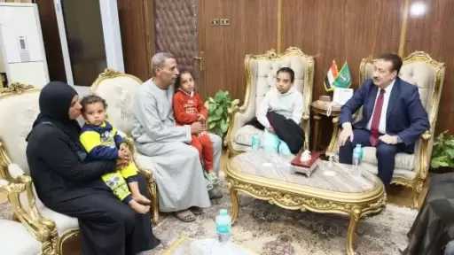محافظ المنوفية يلتقي أسرة شهيد الشهامة ويصرف 100 ألف جنيه وفرصة عمل لزوجته