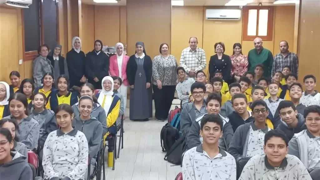 محافظ بني سويف يتابع فعاليات حملة 16 يوما لمناهضة العنف ضد المرأة