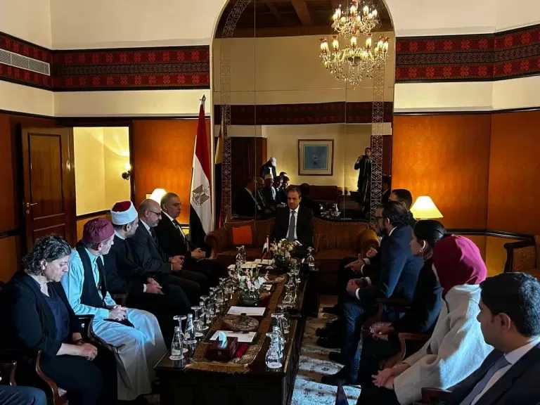 وزير الخارجية يلتقي أعضاء الجالية المصرية بإسلام آباد