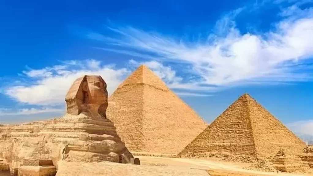 زاهي حواس: بناء أهرامات الجيزة كان مشروعًا قوميًا في عصره