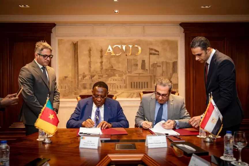 شركة العاصمة وسفارة الكاميرون توقعان عقد بيع قطعتي أرض لإقامة المقر الجديد