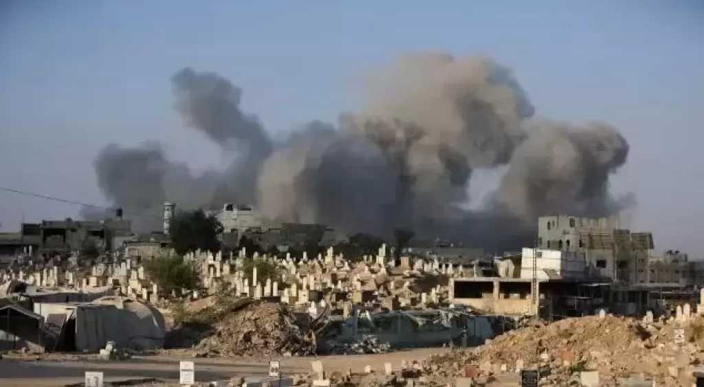 جيش الاحتلال الإسرائيلي يقصف المناطق الشرقية لجنوبي قطاع غزة