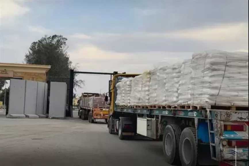 قافلة زاد العزة الـ84 تدخل إلى الفلسطينيين في قطاع غزة