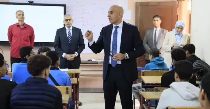 وزير التعليم يطلع على نسب الحضور بمدارس القاهرة ويوجه بصيانة الأثاث المدرسي