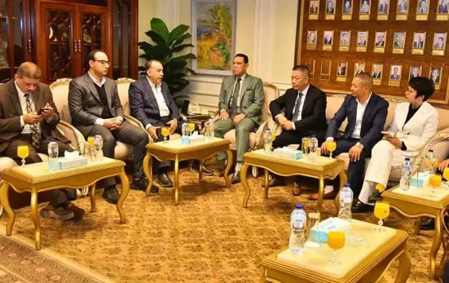 محافظ أسيوط يبحث مع وفد صيني تعزيز الاستثمارات ويستعرض الفرص الصناعية والزراعية الواعدة