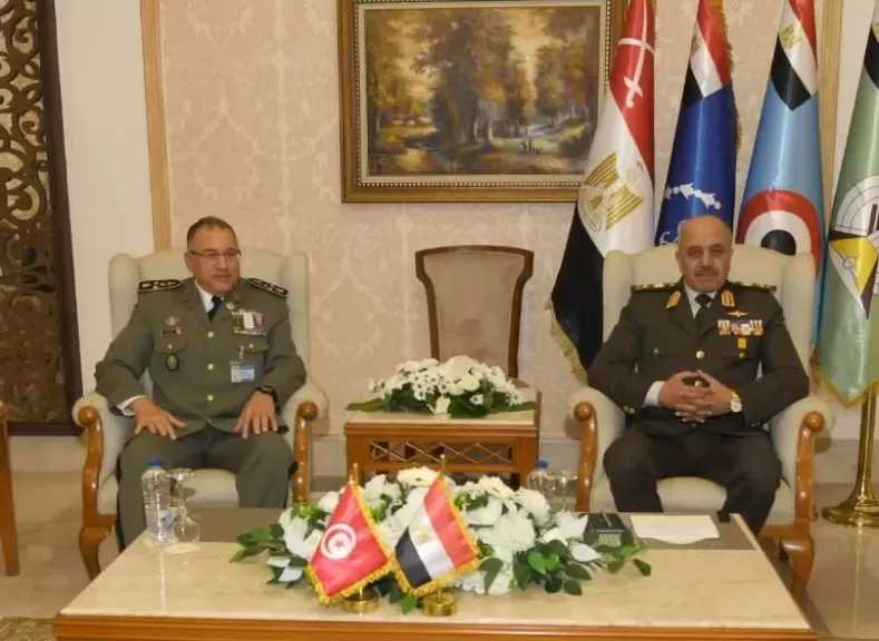 وزير الدفاع والفريق أحمد خليفة يلتقيان عددا من قادة الوفود العسكرية على هامش إيديكس