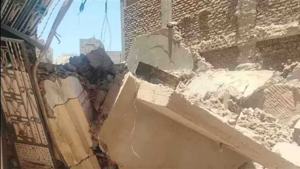 إصابة سيدة ونجلها بسبب انهيار شرفة عقار