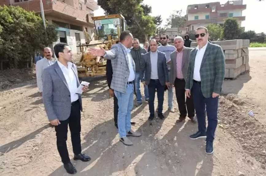 محافظ المنوفية يتفقد مشروعات الرصف بمدينة الشهداء.. ويوجه بتشكيل لجنة لمراجعة خطط الطرق المستقبلية