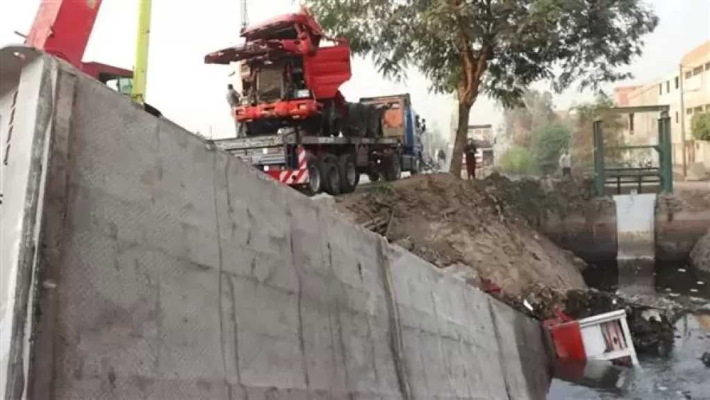 التحفظ على سائق التريلا المتسبب في تصادم بمحطة الأتوبيس الترددي