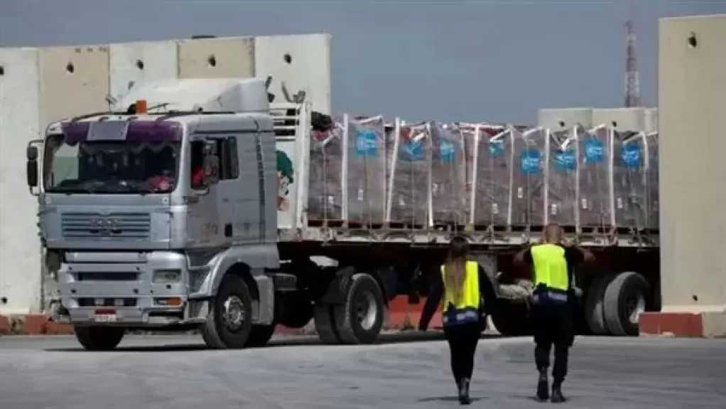 قافلة ”زاد العزة” الـ 85 تدخل إلى غزة محملة بآلاف من السلال الغذائية والمستلزمات الطبية
