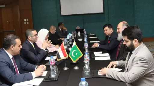 وزير الاستثمار يلتقي وزير تجارة باكستان لتعزيز العلاقات الاقتصادية بين البلدين