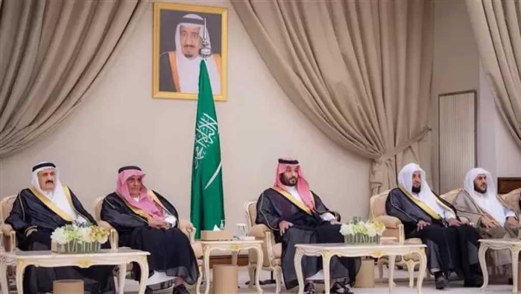 ولي العهد السعودي يلتقى عددا من الأمراء والوزراء والعلماء بقصر الخليج بالدمام