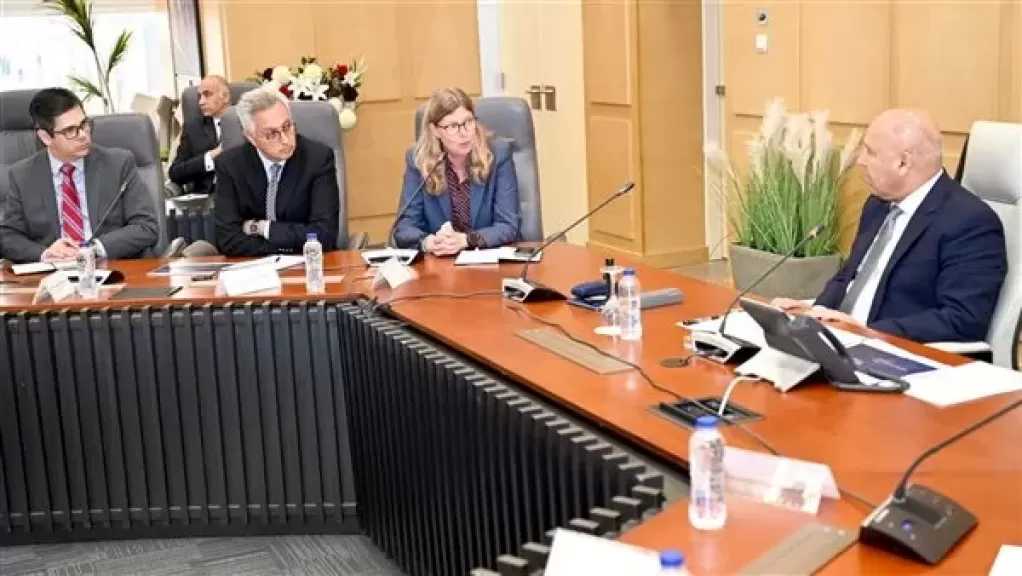 وزير الصناعة والنقل يبحث مع رئيس مجموعة فولكس فاجن الألمانية تصنيع السيارات في مصر