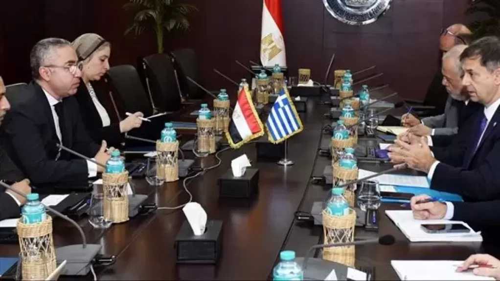 مساعد وزير الاستثمار يبحث مع نائب وزير الخارجية اليوناني تعزيز التعاون الاقتصادي