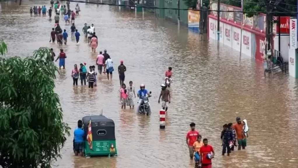 ارتفاع حصيلة ضحايا الفيضانات والانهيارات الأرضية في إندونيسيا