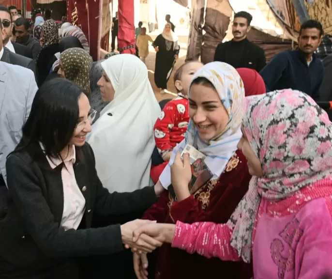 محافظ البحيرة تتفقد اللجان الانتخابية بمركز دمنهور وتدعو المواطنين للمشاركة