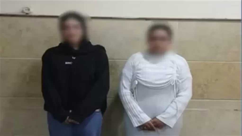 ضبط سيدتين بتهمة توزيع كروت دعاية لأحد المرشحين بالبحيرة