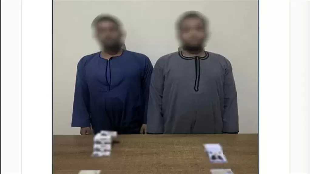 ضبط شخصين وبحوزتهما كروت الدعاية الإنتخابية الخاصة بإثنين من المرشحين بقنا