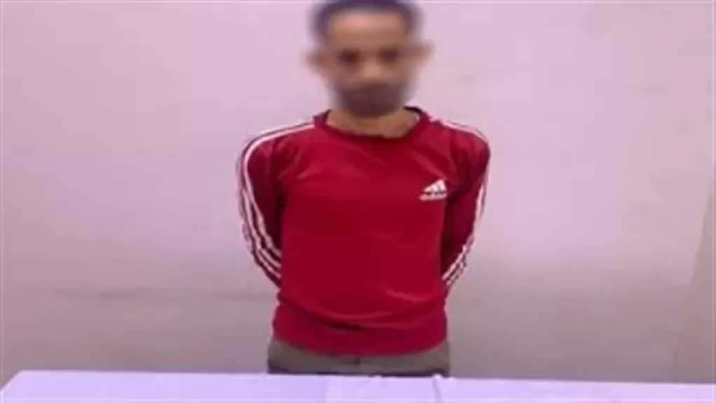 ضبط شاب بقنا يدفع المواطنين لانتخاب أحد النواب