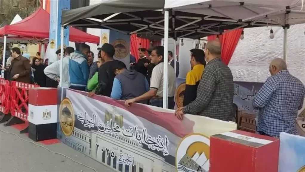 بالطوابير.. إقبال كثيف من الشباب على اللجان الانتخابية بإمبابة